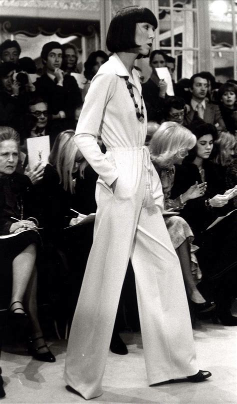 yves saint laurent anni 50 sfilata